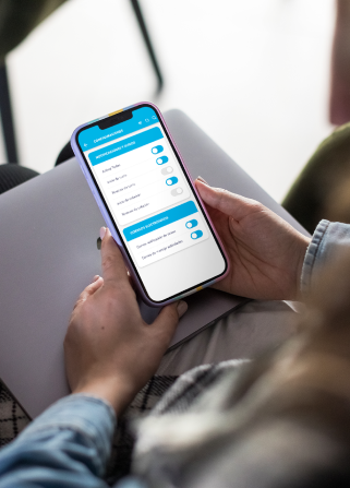 Persona utilizando app MiJornada